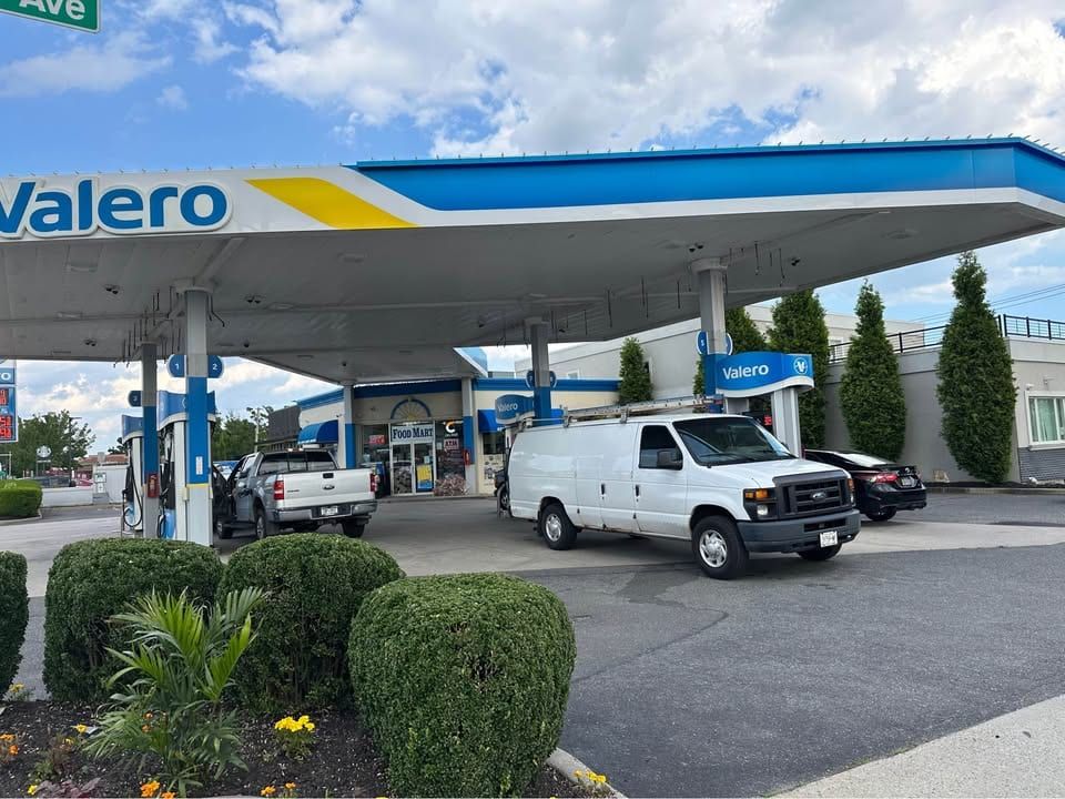 Valero Gas Station & C-Store, Bellmore: Gas Station (Business Only) in Bellmore, NY