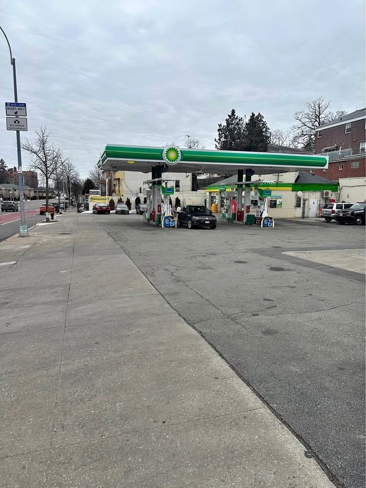 BP Gas Station, C-Store & 3-Bay Repair Shop, Queens–Nassau Border: Gas Station (Business Only) in Queens–Nassau border, NY