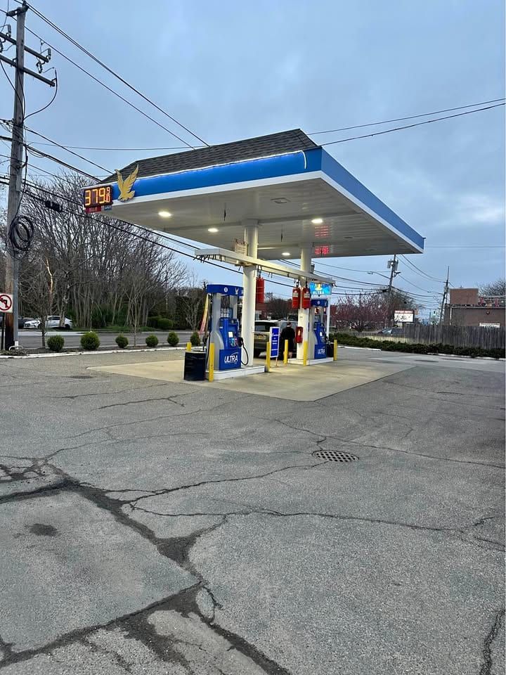 Unbranded Gas Station & C-Store with Real Estate, Suffolk County: Gas Station + Real Estate in Long Island, NY