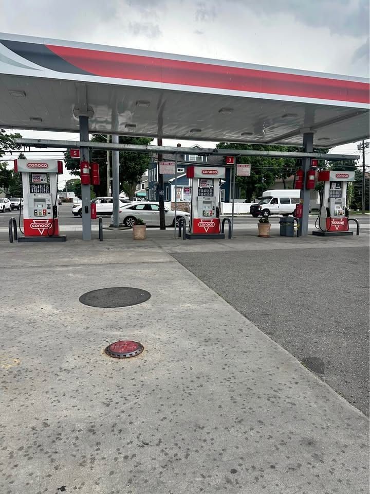 Conoco Gas Station, C-Store & Auto Repair with Real Estate, Uniondale: Gas Station + Real Estate in Uniondale, NY