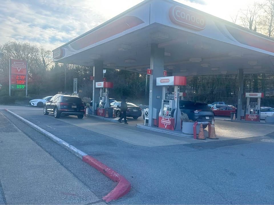 Conoco Gas Station & Auto Repair with Real Estate, Huntington Station: Gas Station + Real Estate in Huntington Station, NY