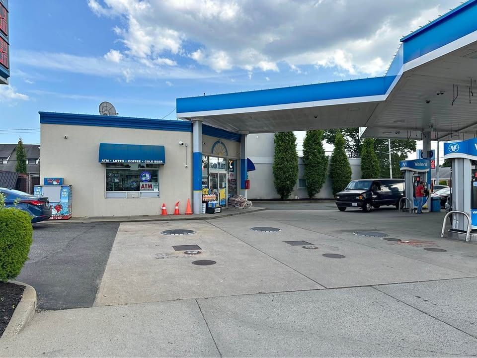 Valero Gas Station & C-Store, Bellmore, photo 2 of 10