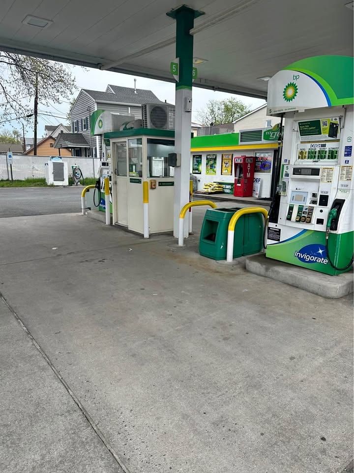 BP Gas Station & C-Store, Linden, photo 2 of 10