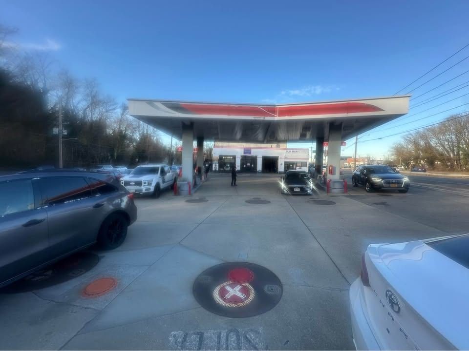 Conoco Gas Station & Auto Repair with Real Estate, Huntington Station, photo 2 of 10