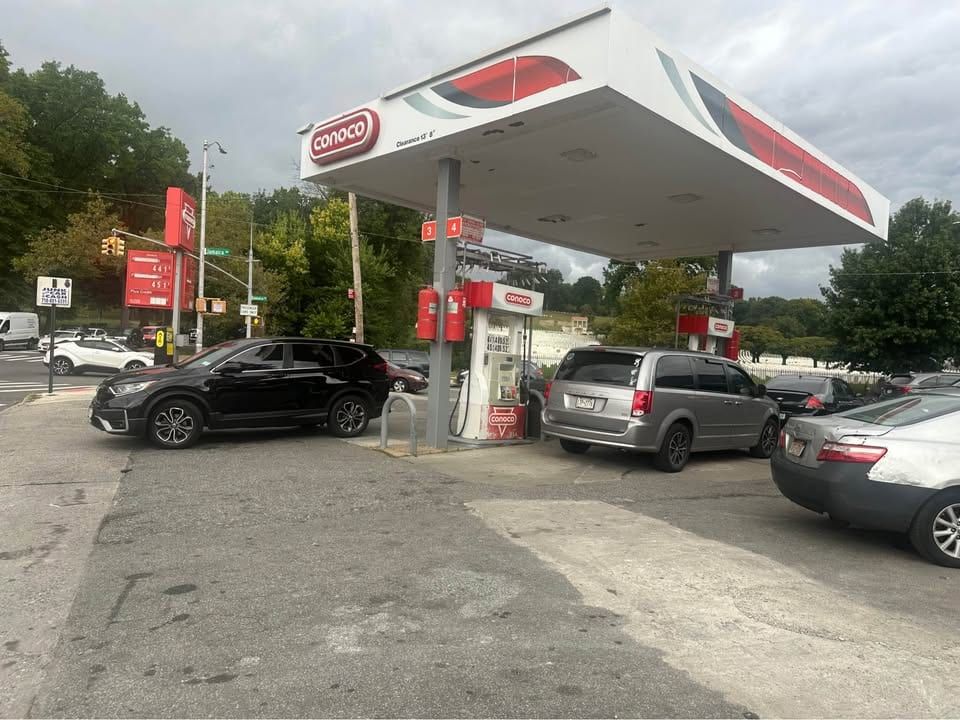 Unbranded Gas Station, C-Store & Auto Repair with Real Estate, Brooklyn, photo 2 of 10