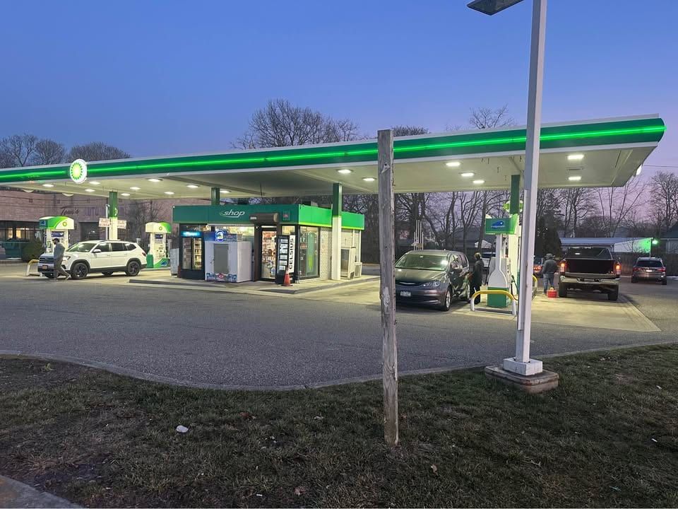 BP Gas Station & C-Store, Blue Point, photo 2 of 10