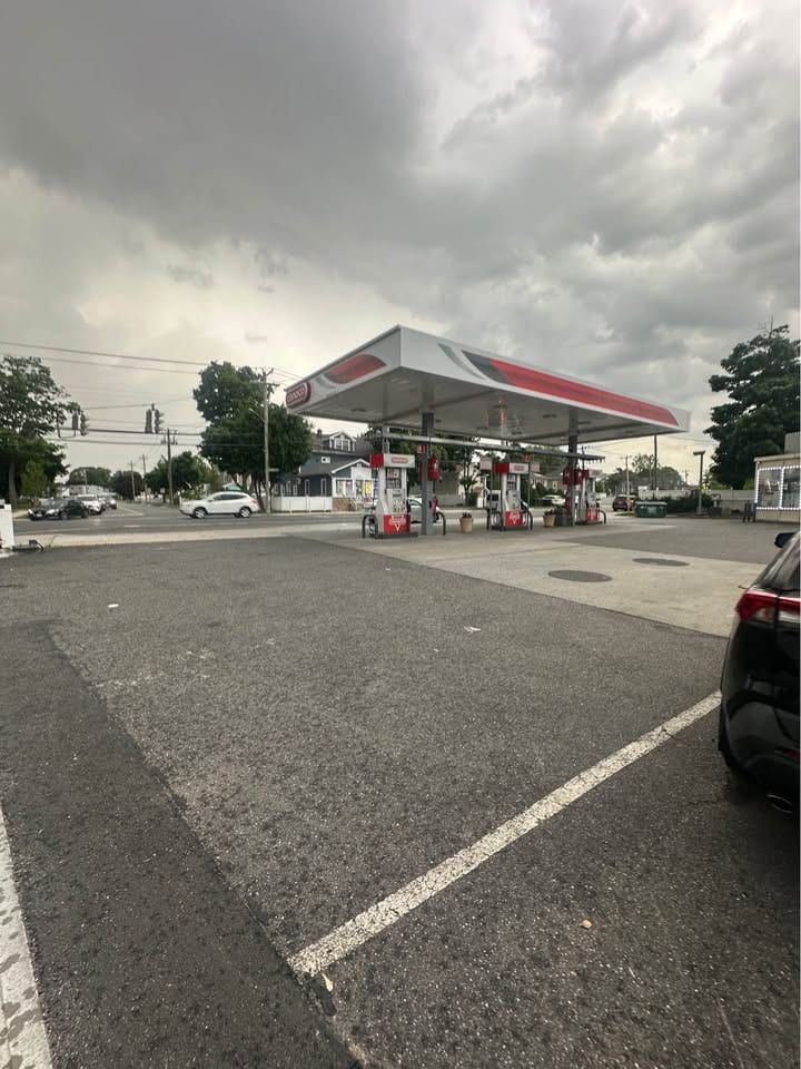 Conoco Gas Station, C-Store & Auto Repair with Real Estate, Uniondale, photo 2 of 10