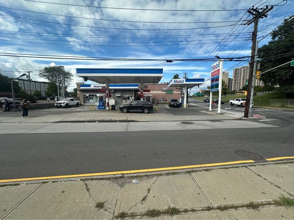 Mobil Gas Station & C-Store, Bronx, photo 2 of 10