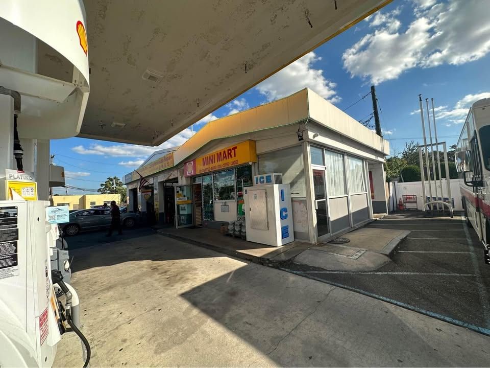 Shell Gas Station with Real Estate, Elmont, photo 3 of 9