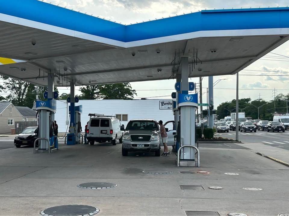Valero Gas Station & C-Store, Bellmore, photo 3 of 10
