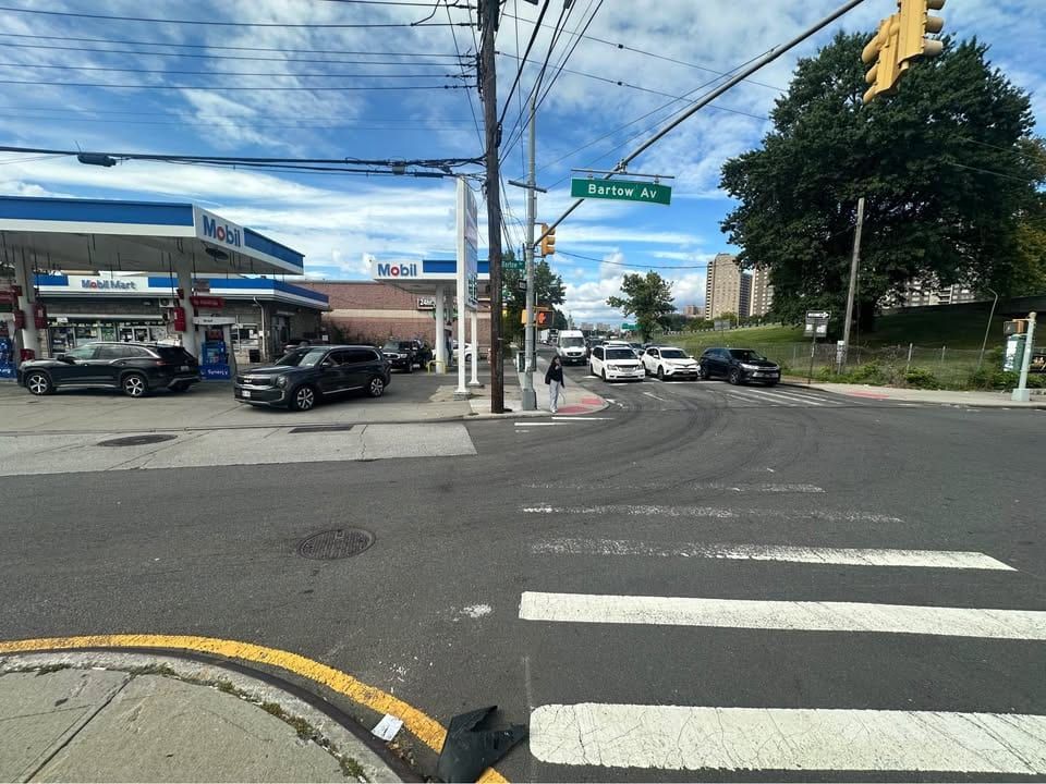 Mobil Gas Station & C-Store, Bronx, photo 3 of 10