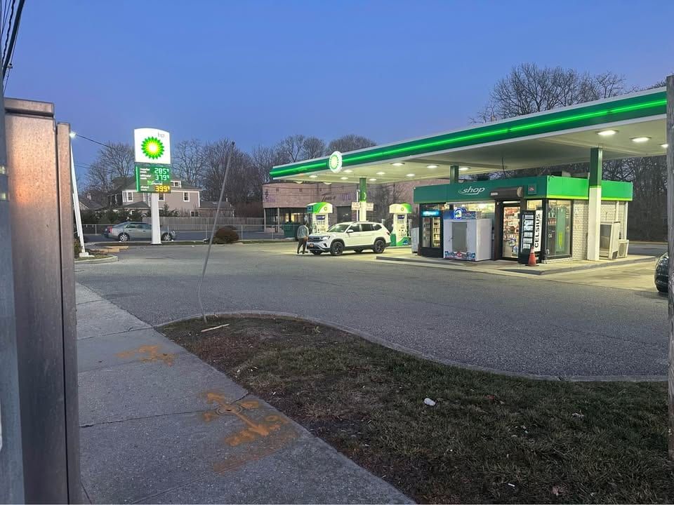 BP Gas Station & C-Store, Blue Point, photo 3 of 10