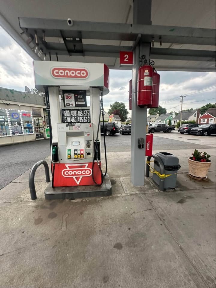 Conoco Gas Station, C-Store & Auto Repair with Real Estate, Uniondale, photo 3 of 10