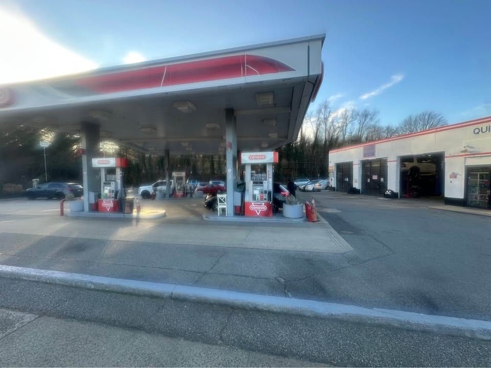 Conoco Gas Station & Auto Repair with Real Estate, Huntington Station, photo 3 of 10