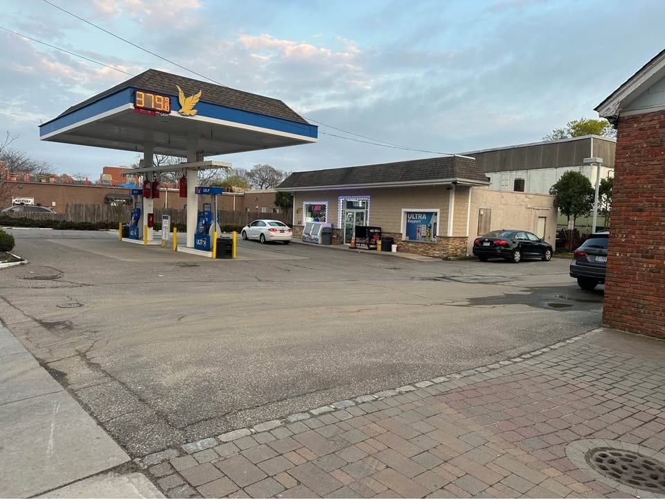 Unbranded Gas Station & C-Store with Real Estate, Suffolk County, photo 3 of 10