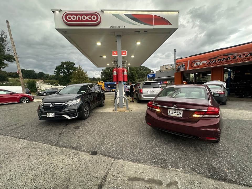 Unbranded Gas Station, C-Store & Auto Repair with Real Estate, Brooklyn, photo 3 of 10