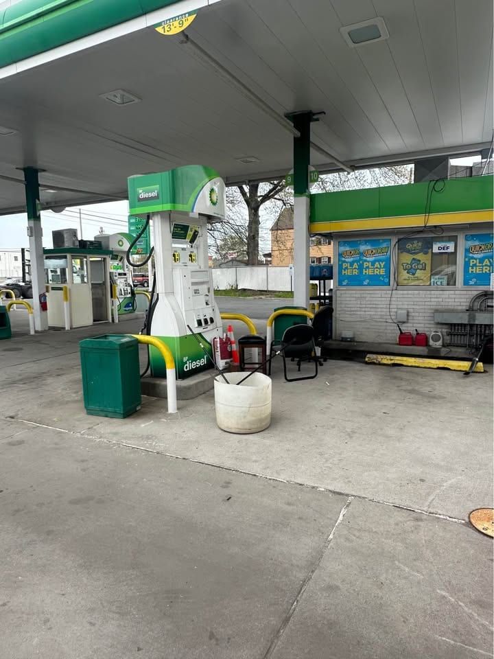 BP Gas Station & C-Store, Linden, photo 3 of 10