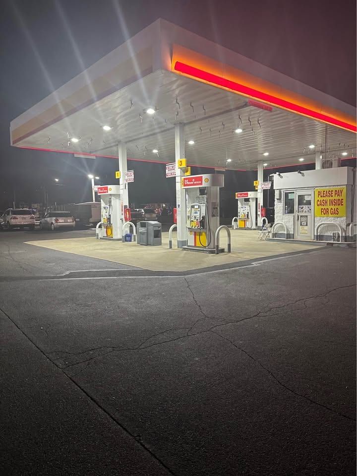 Shell Gas Station, C-Store & 3-Bay Repair Shop with Real Estate, East Meadow, photo 4 of 10