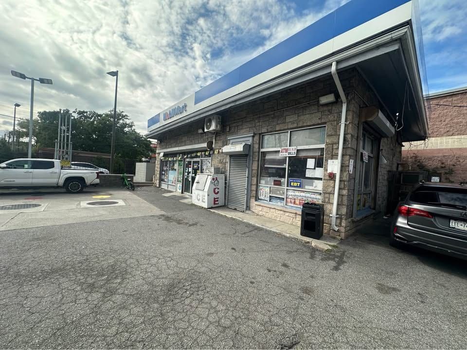Mobil Gas Station & C-Store, Bronx, photo 4 of 10