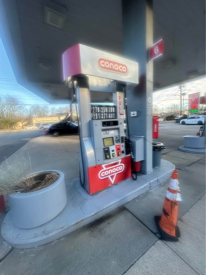 Conoco Gas Station & Auto Repair with Real Estate, Huntington Station, photo 4 of 10
