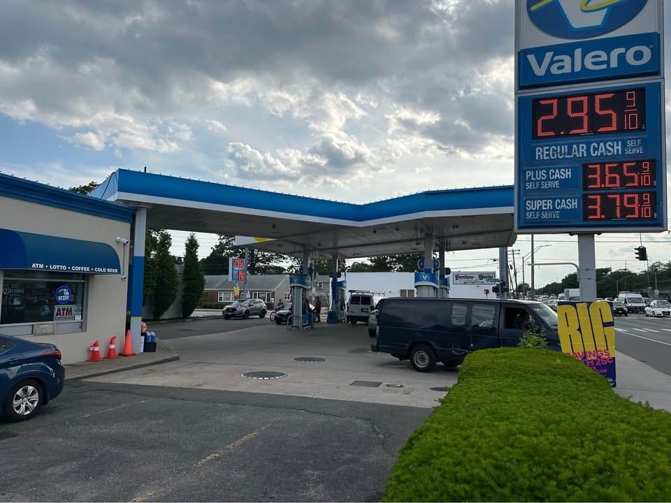 Valero Gas Station & C-Store, Bellmore, photo 4 of 10