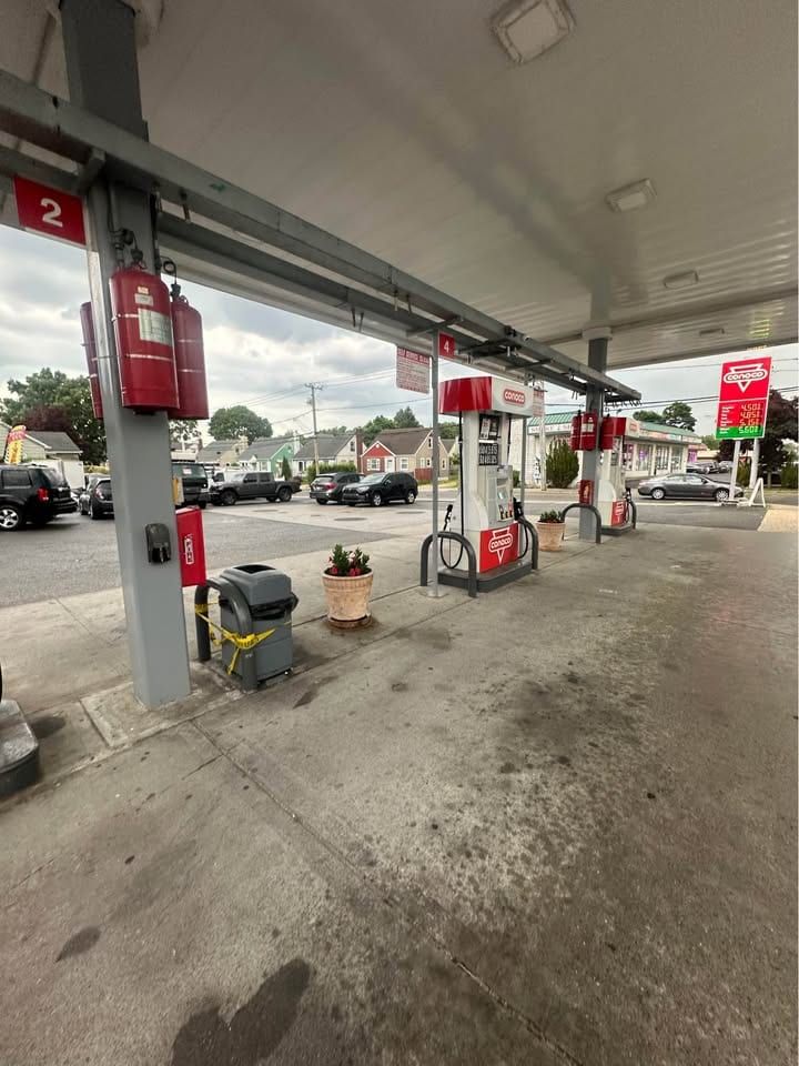 Conoco Gas Station, C-Store & Auto Repair with Real Estate, Uniondale, photo 4 of 10