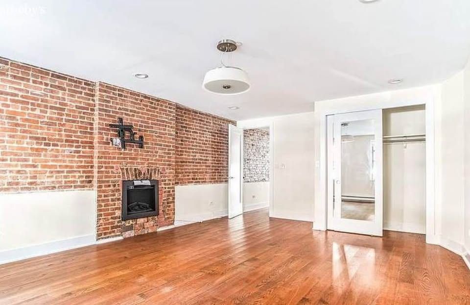 Hell's Kitchen Brownstone: 5 Free-Market Apartments, photo 4 of 18