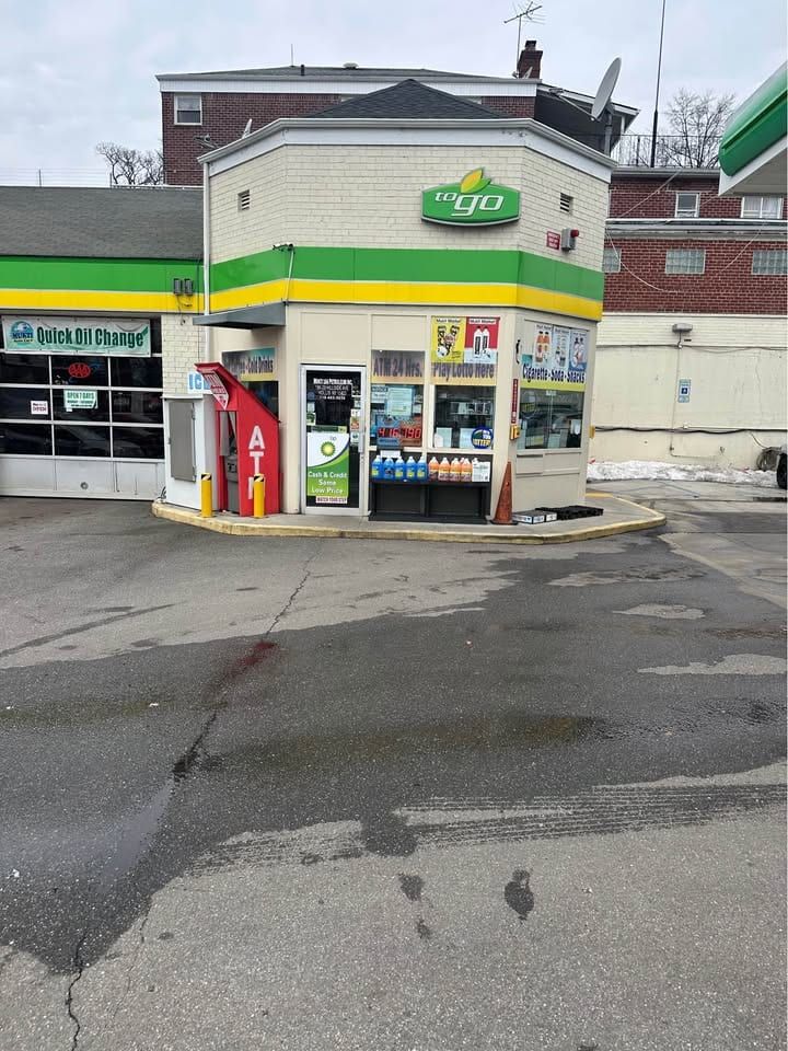 BP Gas Station, C-Store & 3-Bay Repair Shop, Queens–Nassau Border, photo 4 of 10