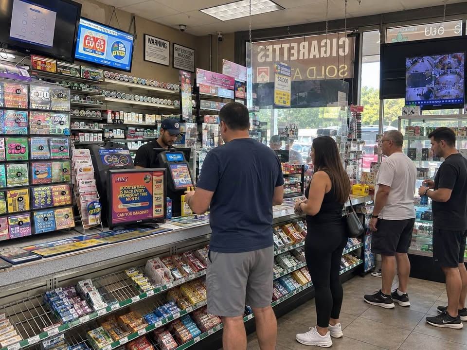 BP Gas Station, C-Store & Food Kitchen, Bethpage, photo 4 of 10
