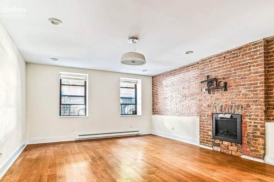 Hell's Kitchen Brownstone: 5 Free-Market Apartments, photo 5 of 18