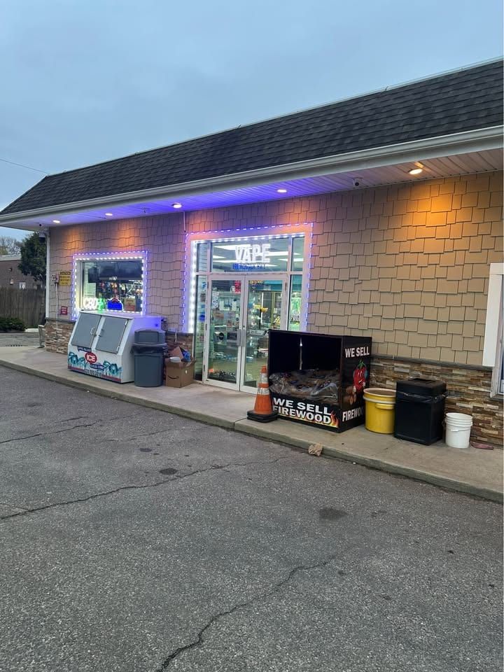 Unbranded Gas Station & C-Store with Real Estate, Suffolk County, photo 5 of 10