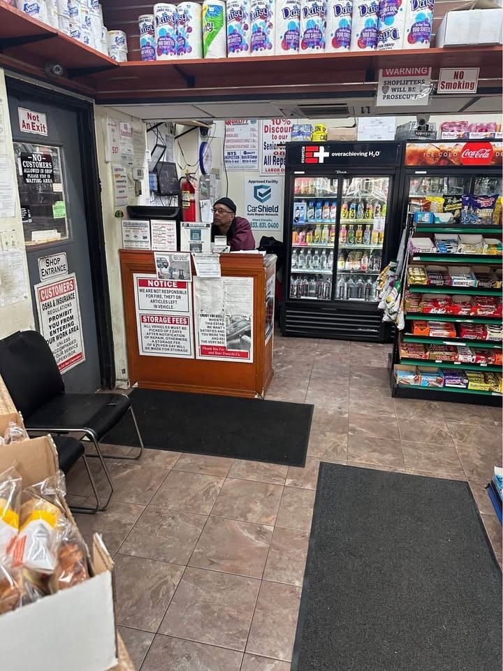 BP Gas Station, C-Store & 3-Bay Repair Shop, Queens–Nassau Border, photo 7 of 10