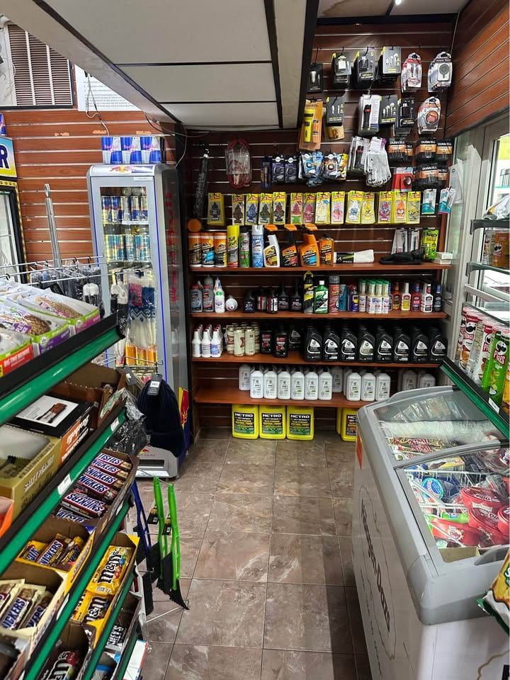 BP Gas Station, C-Store & 3-Bay Repair Shop, Queens–Nassau Border, photo 8 of 10