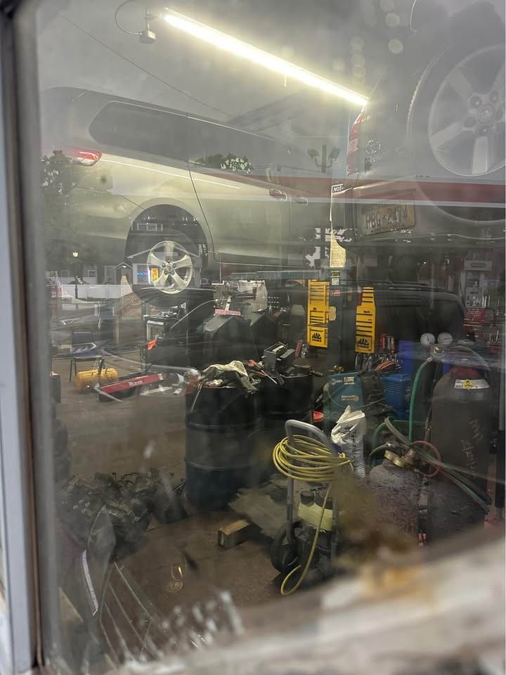 Conoco Gas Station, C-Store & Auto Repair with Real Estate, Uniondale, photo 9 of 10