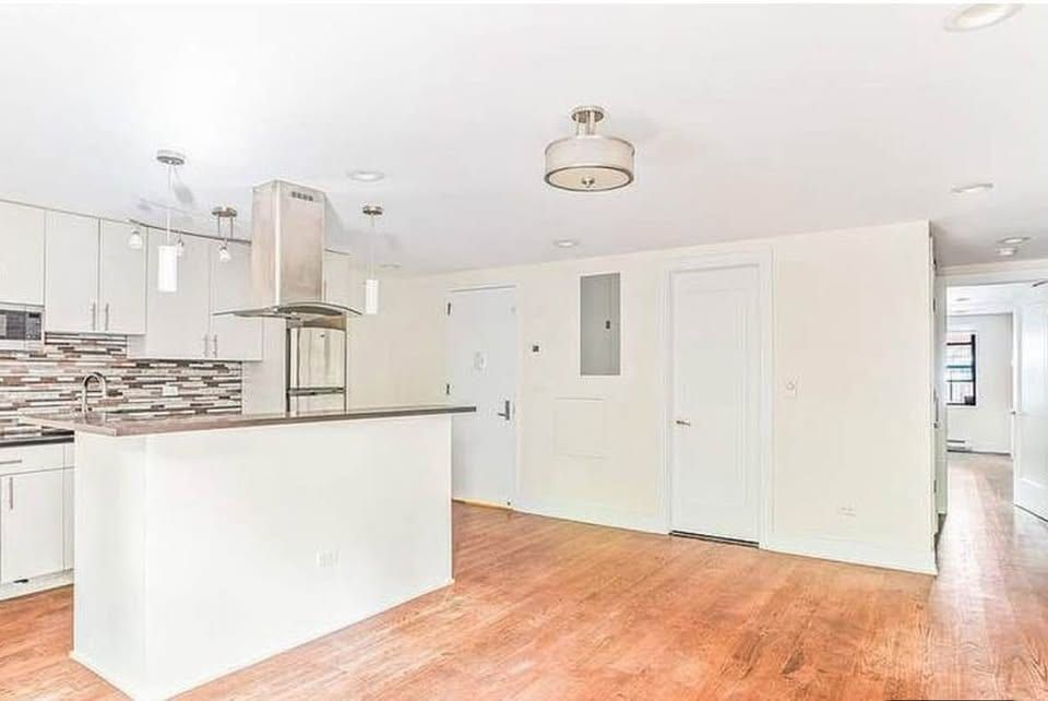 Hell's Kitchen Brownstone: 5 Free-Market Apartments, photo 9 of 18