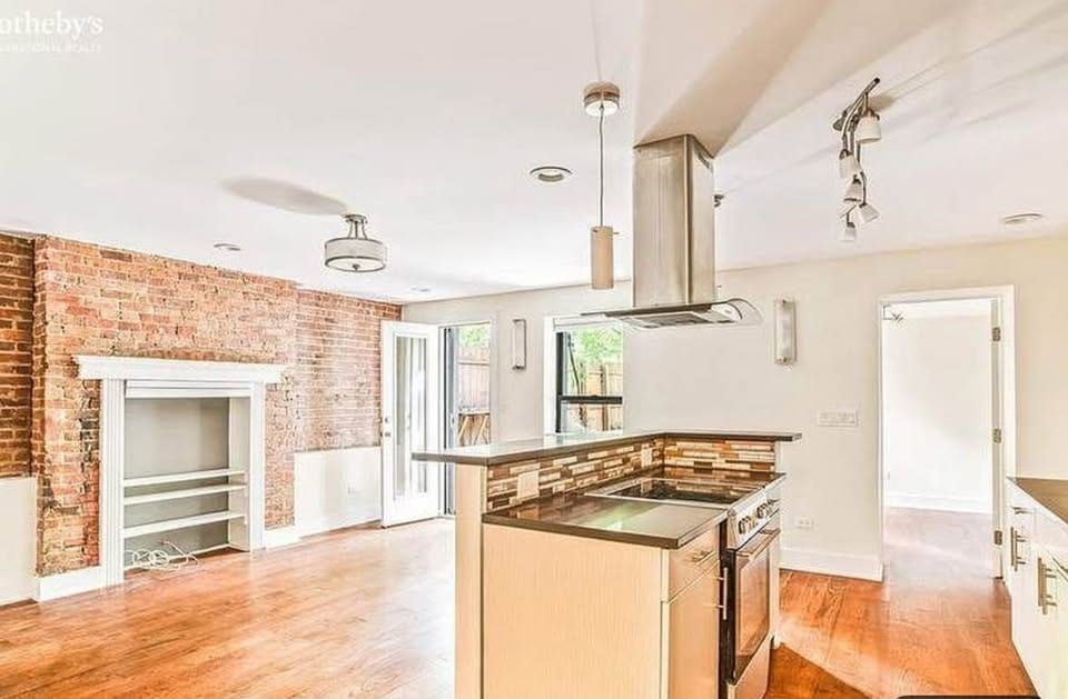 Hell's Kitchen Brownstone: 5 Free-Market Apartments, photo 10 of 18