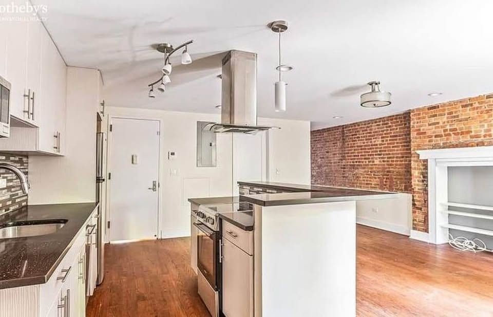 Hell's Kitchen Brownstone: 5 Free-Market Apartments, photo 11 of 18