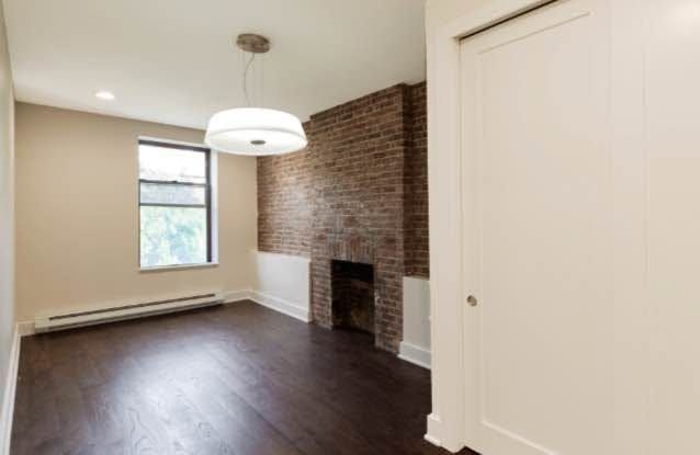Hell's Kitchen Brownstone: 5 Free-Market Apartments, photo 12 of 18
