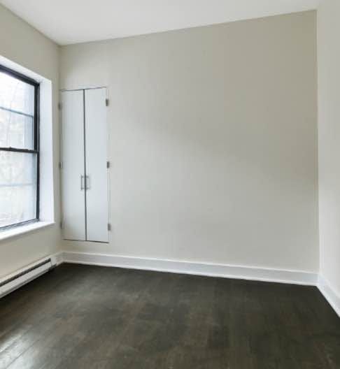 Hell's Kitchen Brownstone: 5 Free-Market Apartments, photo 14 of 18