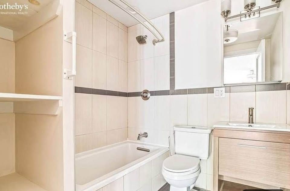 Hell's Kitchen Brownstone: 5 Free-Market Apartments, photo 17 of 18