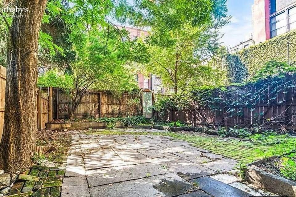 Hell's Kitchen Brownstone: 5 Free-Market Apartments, photo 18 of 18